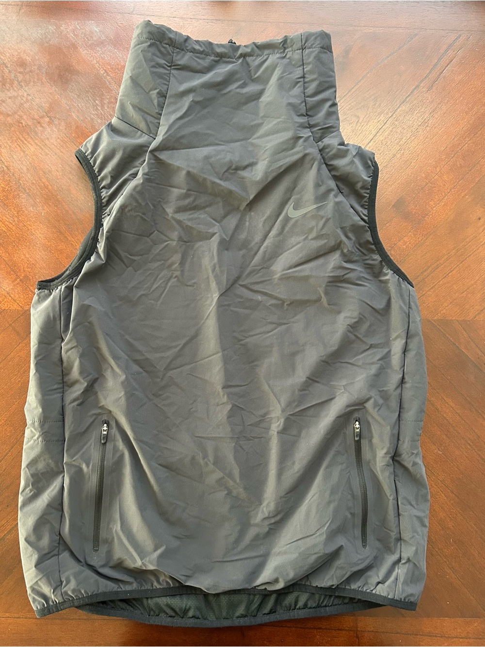 Nike Women's Insulated Quilted Vest in Charcoal size L